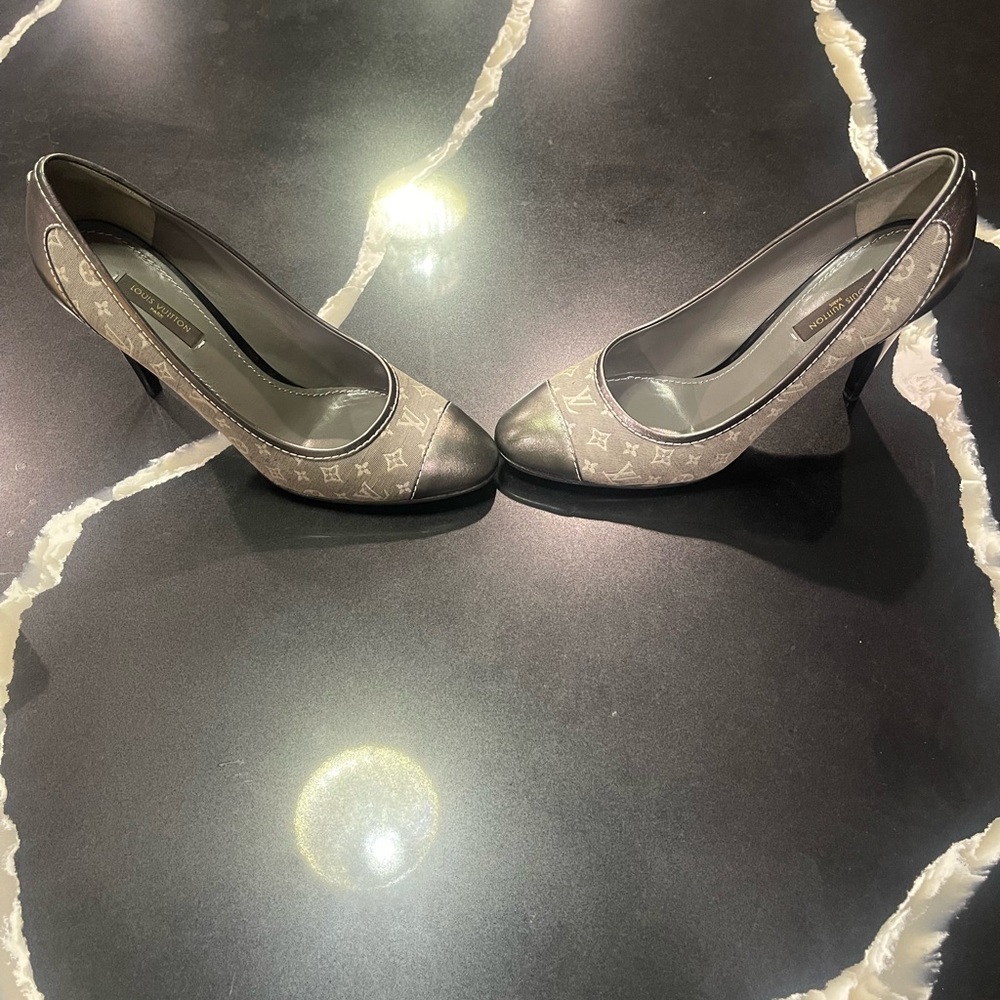 Louis Vuitton’s Canvas Pumps - Picture 8 of 9